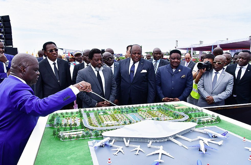 Le mercredi 02 mai 2018 l’ex-chef de l’Etat de rd Congo Joseph Kabila, a posé la première pierre du nouveau terminal de l’aéroport international N’Djili de Kinshasa le mercredi 2 mai 2018.