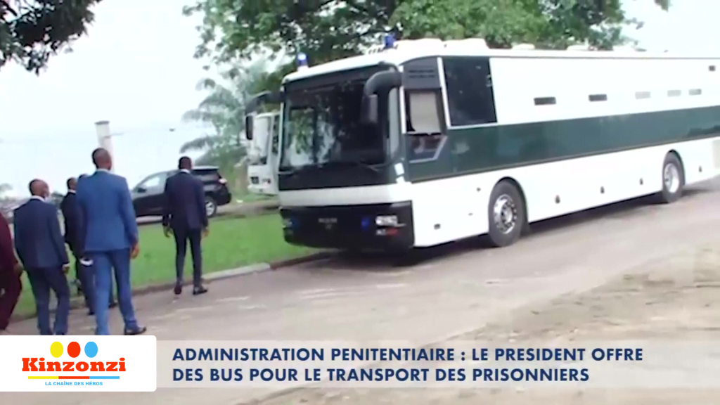 Le Président Felix Tshisekedi Tshilombo offre des bus pour le transport des prisonniers.