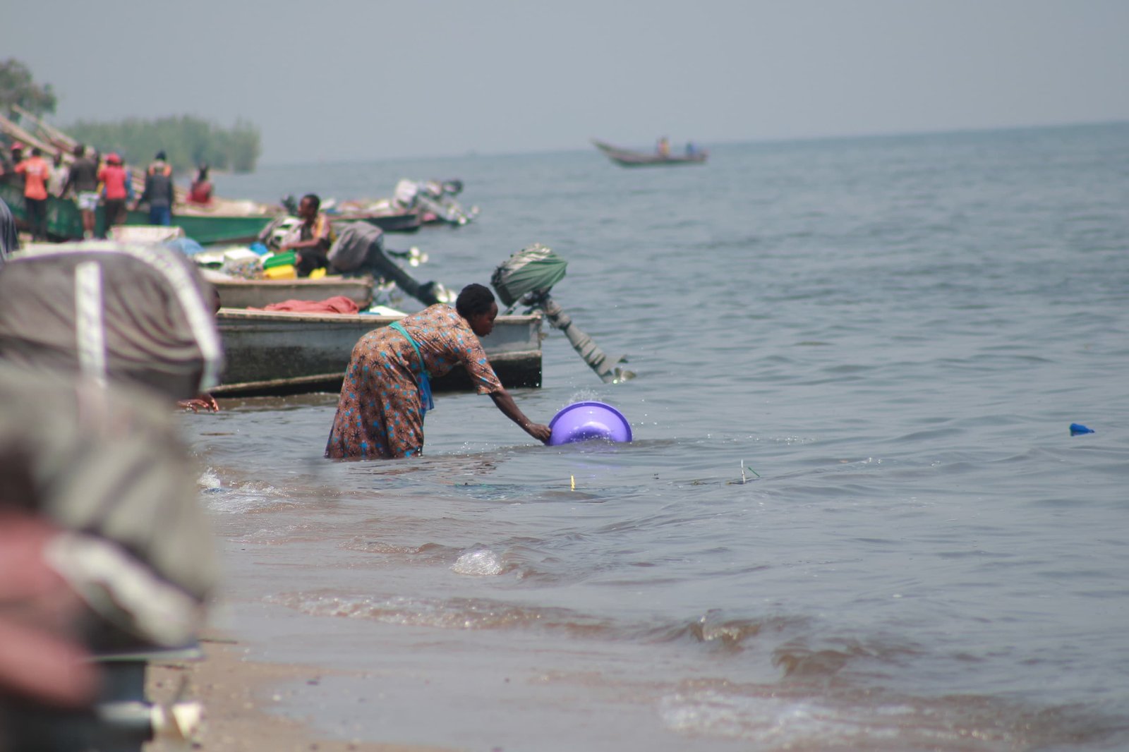 Tensions sur le Lac Édouard : La Marine Ougandaise Arrête 20 Pécheurs Congolaises