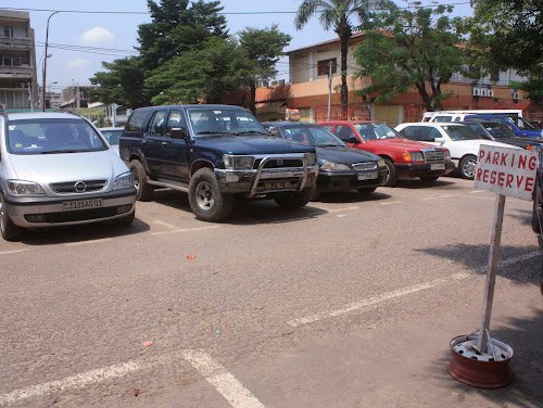 Comment Développer les Parkings des Véhicules à Kinshasa