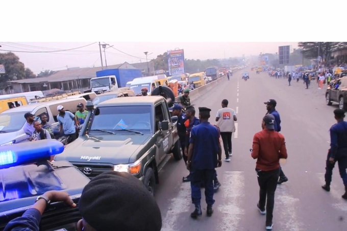 Opération de la Police à Kinshasa : Lutte Contre les Véhicules Non Immatriculés, immatriculation voilées et les Abus de Pouvoir